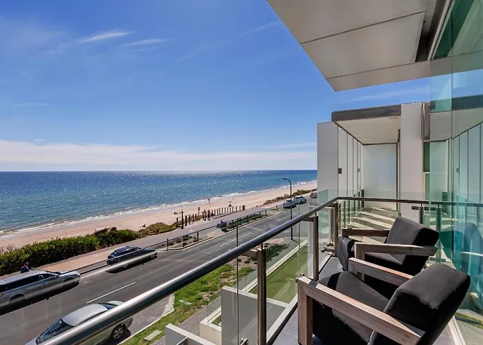 Henley Beachfront Luxury Home With Private Pool, Spa And Sauna!