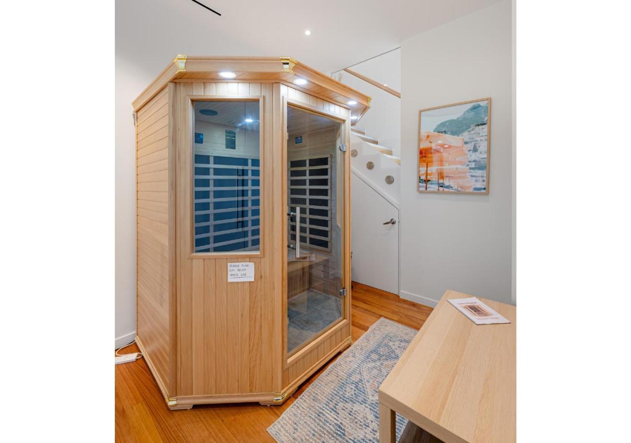 Henley Beachfront Luxury With Private Pool, And Sauna! Holiday home *
