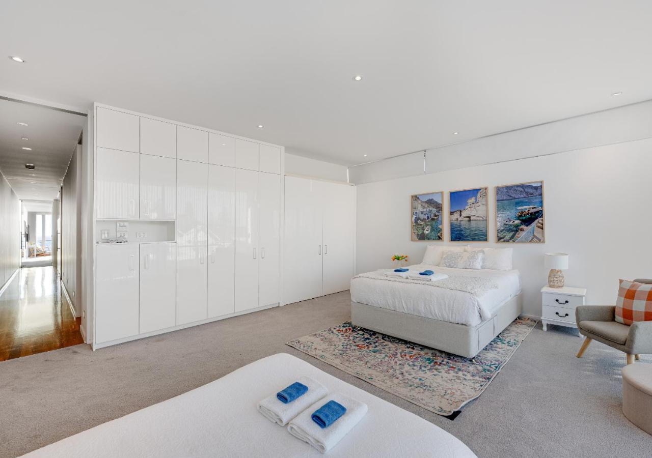 Holiday home Henley Beachfront Luxury With Private Pool, And Sauna!
