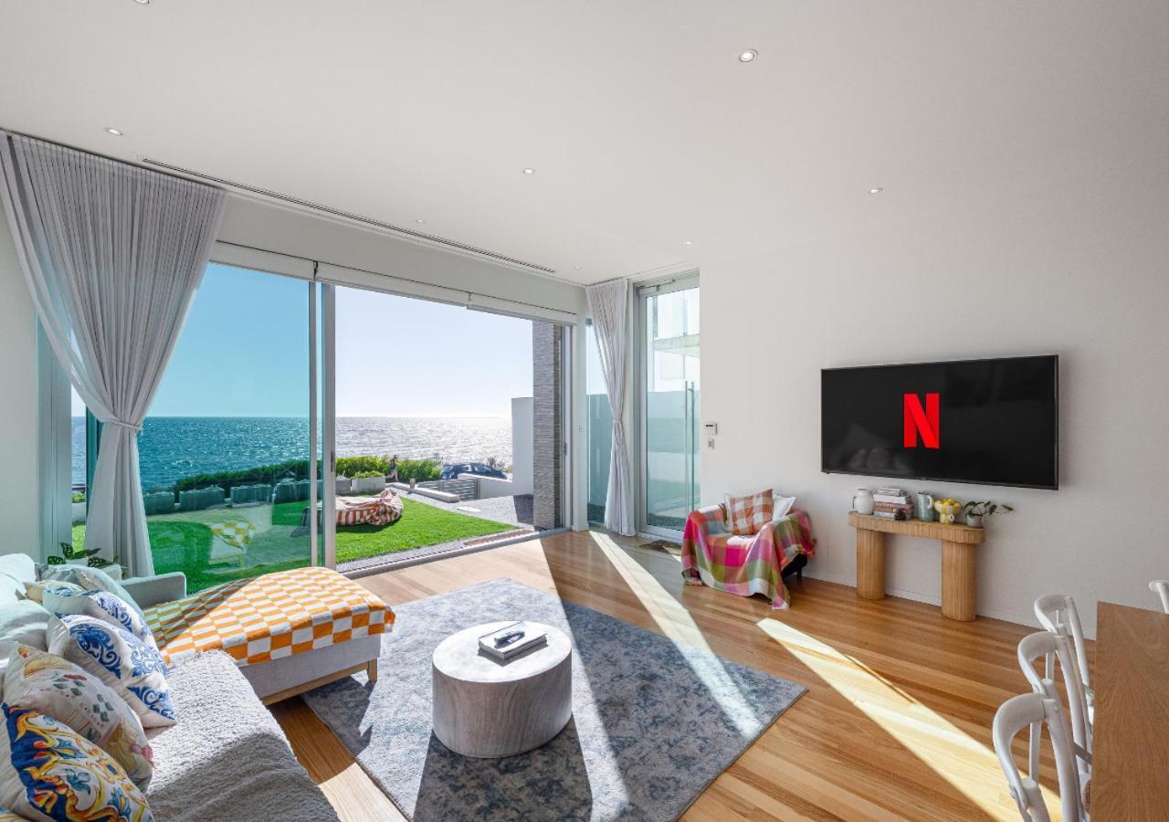Henley Beachfront Luxury With Private Pool, And Sauna!