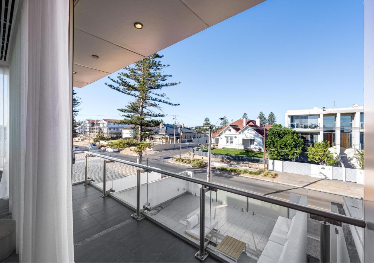 Henley Beachfront Luxury With Private Pool, And Sauna! Holiday home *