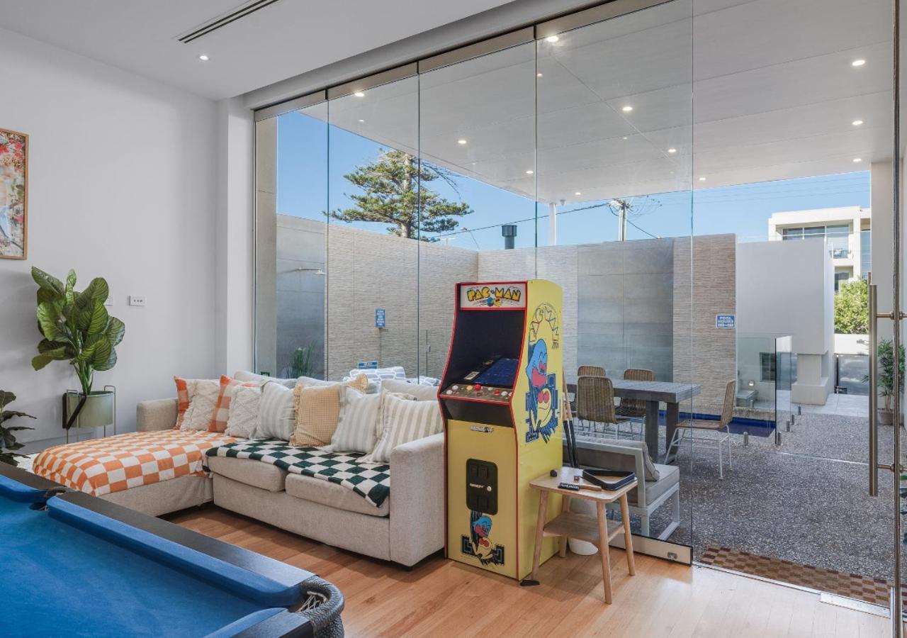 Henley Beachfront Luxury With Private Pool, And Sauna!