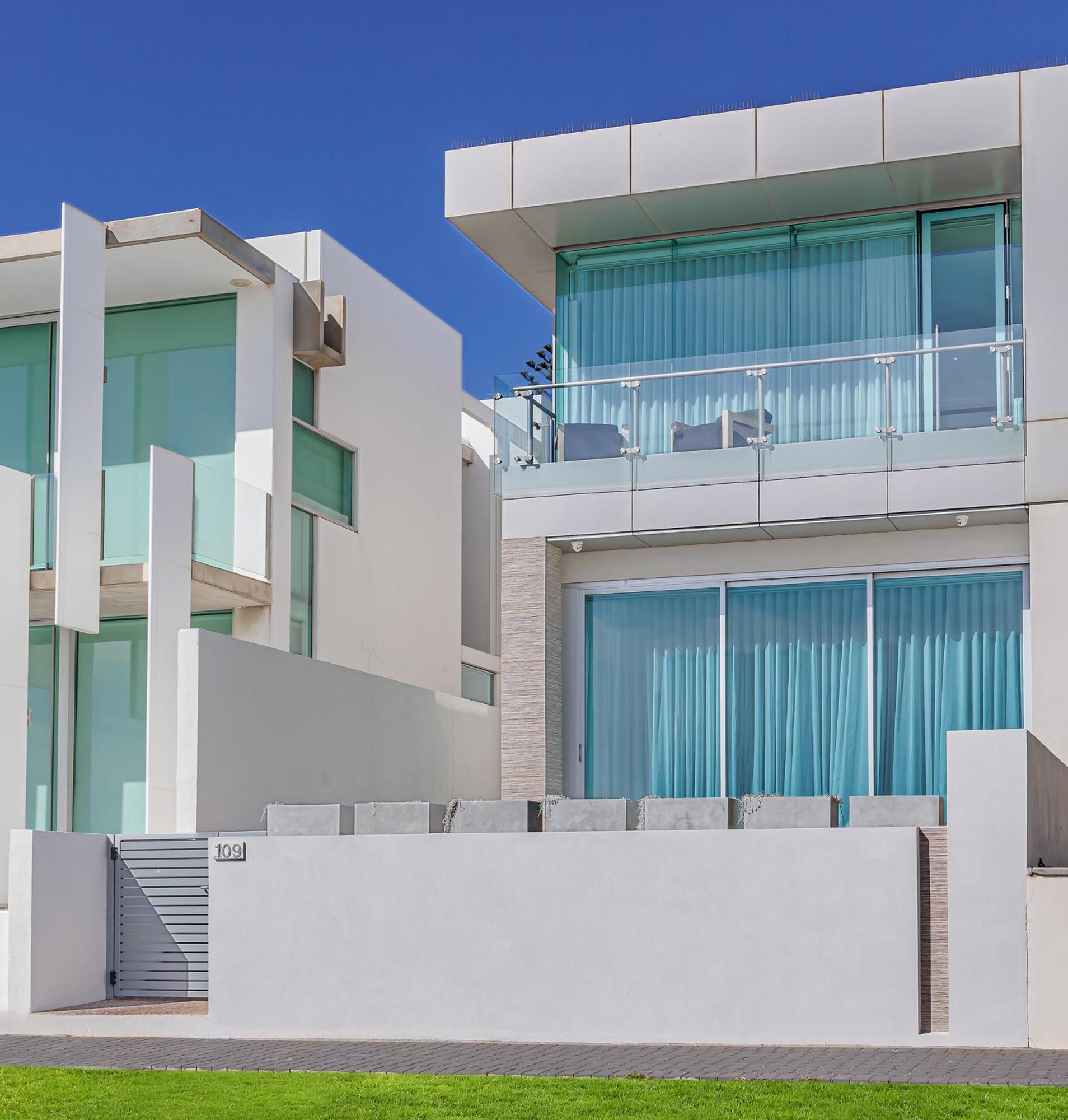 Henley Beachfront Luxury With Private Pool, And Sauna! Holiday home Henley Beach South