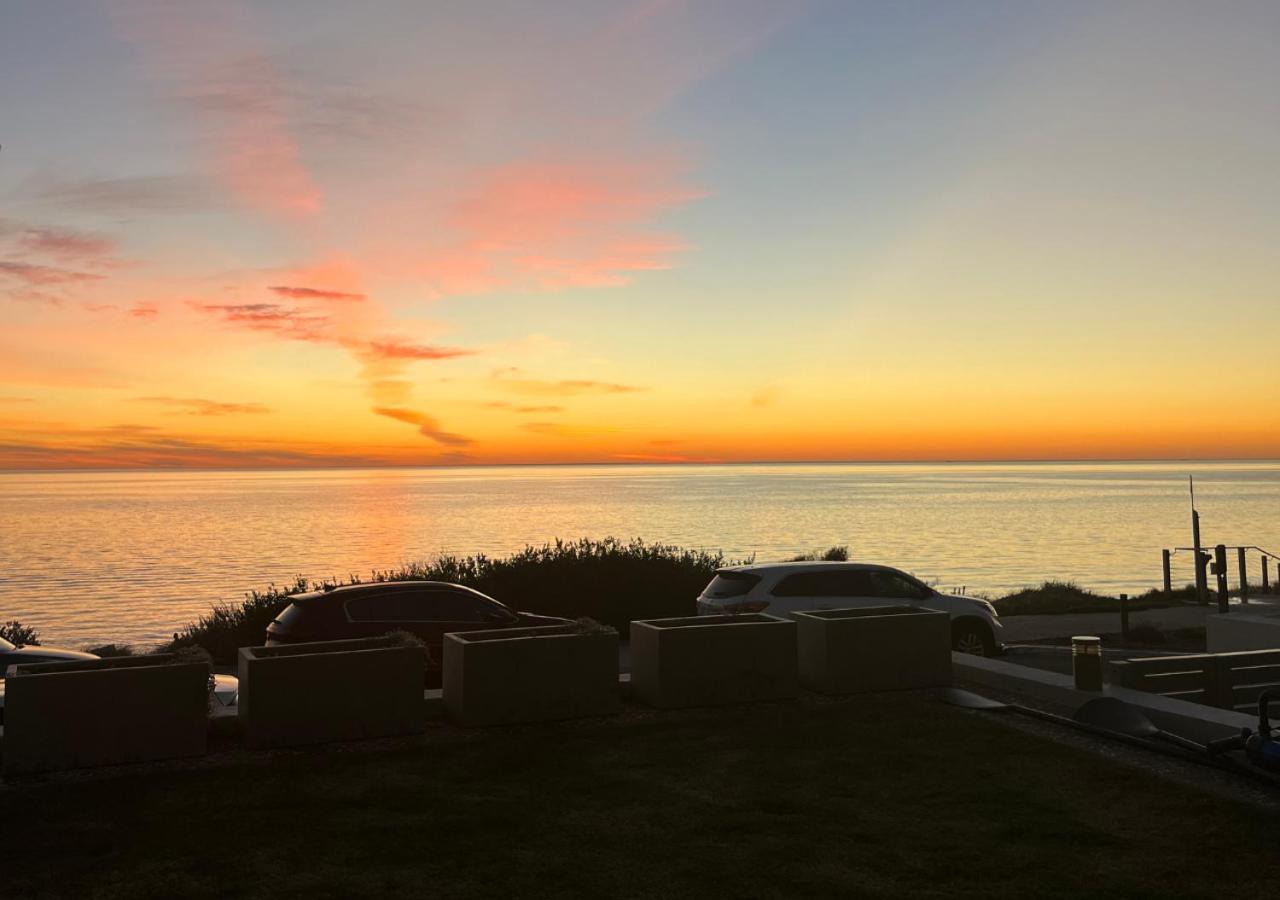 Henley Beachfront Luxury With Private Pool, And Sauna!