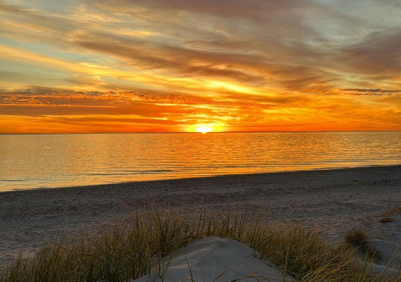 Henley Beachfront Luxury With Private Pool, And Sauna! Holiday home